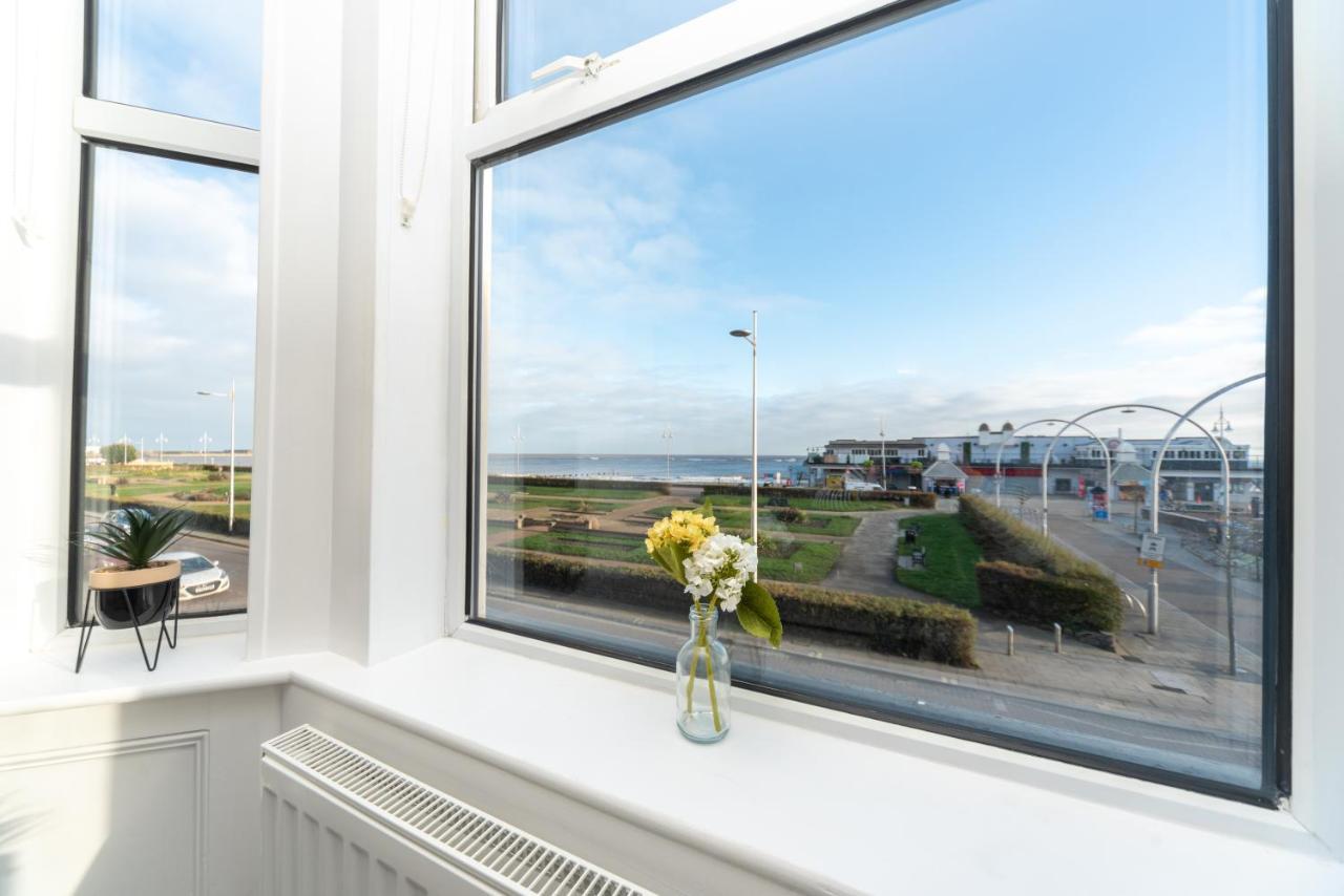 Sea Views Stunning 2 Bedroom Apartment # Lowestoft Luaran gambar