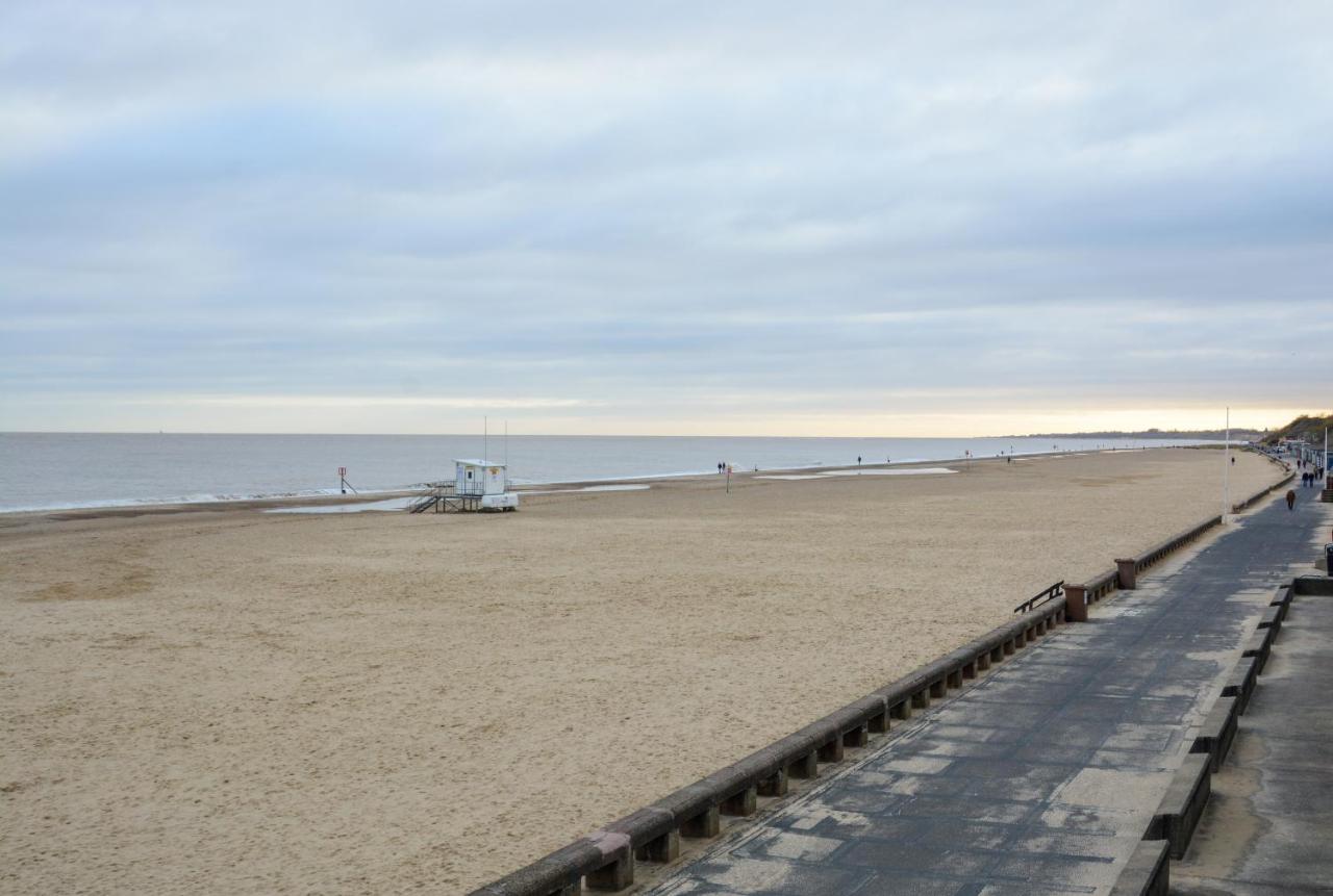 Sea Views Stunning 2 Bedroom Apartment # Lowestoft Luaran gambar