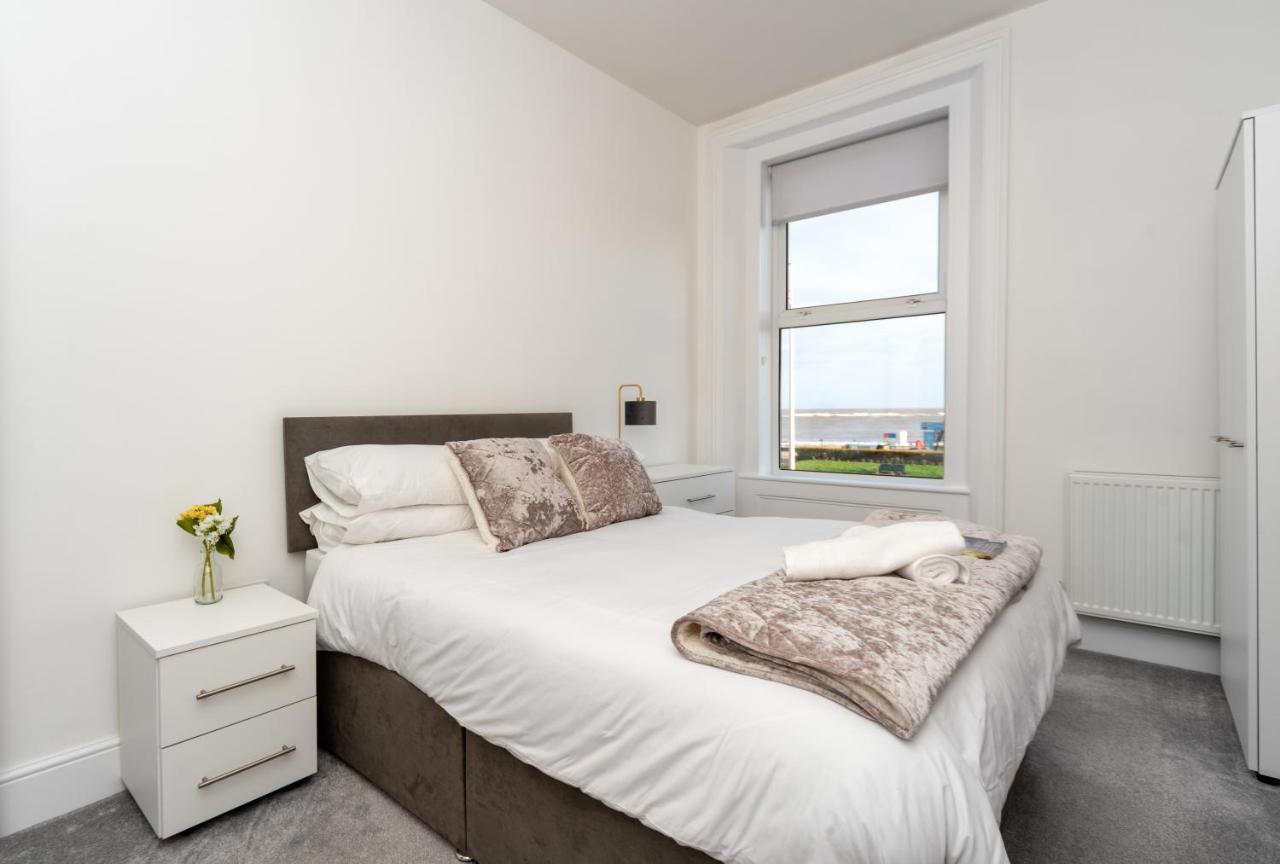 Sea Views Stunning 2 Bedroom Apartment # Lowestoft Luaran gambar