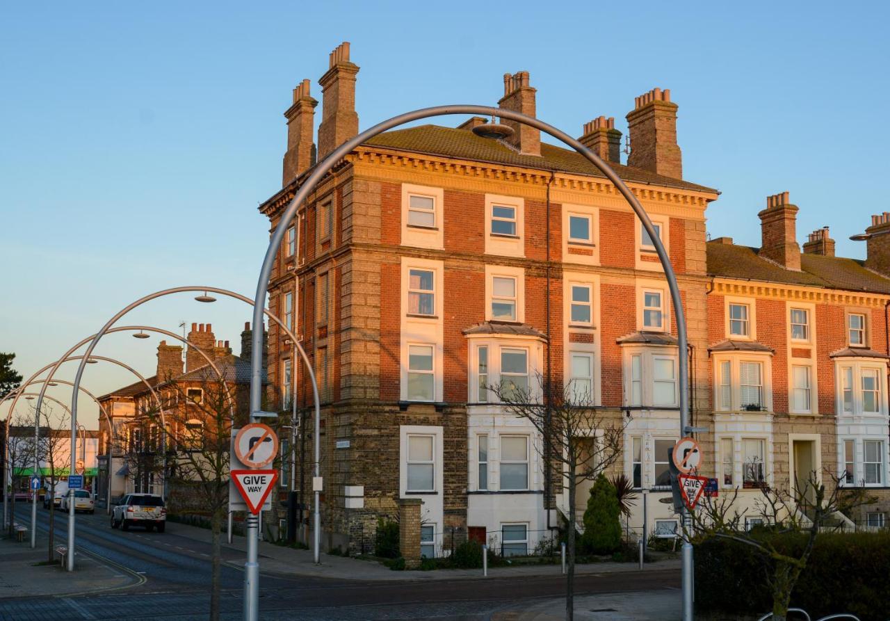Sea Views Stunning 2 Bedroom Apartment # Lowestoft Luaran gambar
