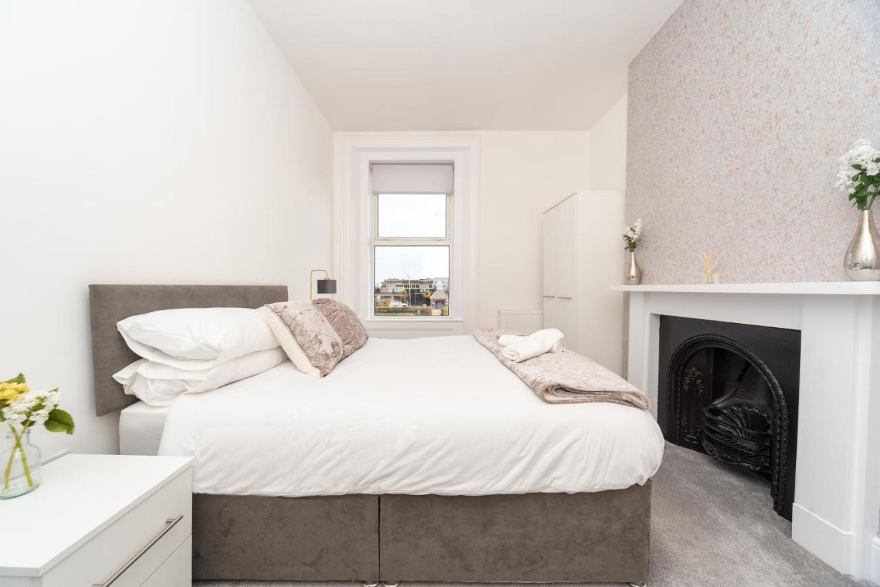 Sea Views Stunning 2 Bedroom Apartment # Lowestoft Luaran gambar