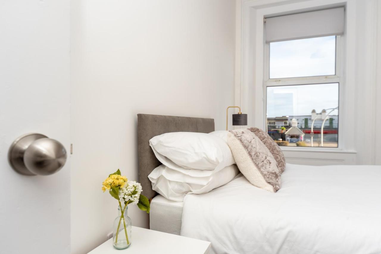 Sea Views Stunning 2 Bedroom Apartment # Lowestoft Luaran gambar